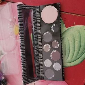 MAC Basic Bitch Eyeshadow Palette